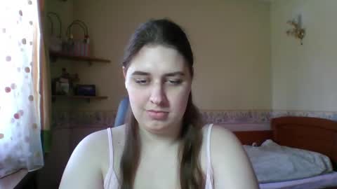 hess_luna_ online show from April 7, 2026, 9:10 am