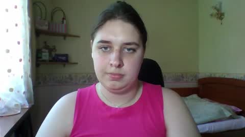 hess_luna_ online show from June 4, 2026, 9:15 am