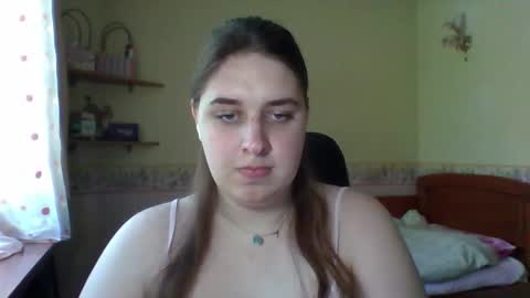 hess_luna_ online show from June 5, 2026, 9:04 am