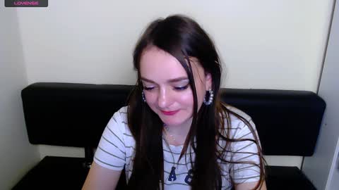 Snapshot of hetty_blueberry chatting on December 15, 2024, 12:38 pm Jessica online show from December 15, 2024, 12:38 pm