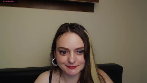 Snapshot of hetty_blueberry chatting on January 12, 2025, 5:44 pm Jessica online show from January 12, 2025, 5:44 pm