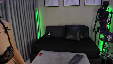 HEXAVELLE  online show from October 17, 2025, 8:22 pm