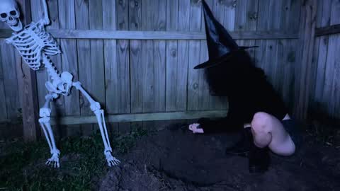 salem online show from October 29, 2025, 2:58 am