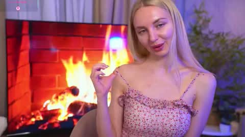 Snapshot of hey_becky chatting on February 19, 2026, 8:10 am Becky online show from February 19, 2026, 8:10 am