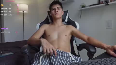 Snapshot of hey_cesard chatting on September 11, 2025, 12:38 pm hey_cesard online show from September 11, 2025, 12:38 pm