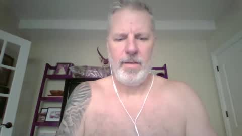 Snapshot of hey_kevin chatting on November 6, 2025, 5:03 pm hey_kevin online show from November 6, 2025, 5:03 pm