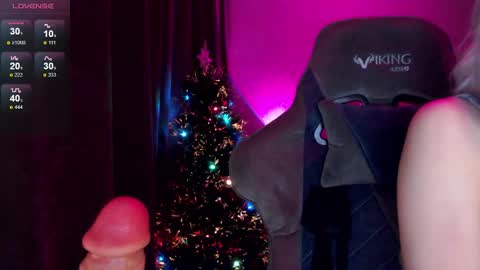 Snapshot of hey_nora_ chatting on December 27, 2024, 2:25 am Nora online show from December 27, 2024, 2:25 am