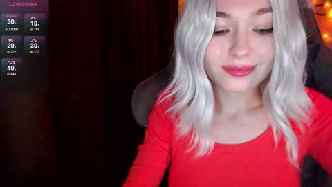 Snapshot of hey_nora_ chatting on October 26, 2025, 7:42 pm Nora online show from October 26, 2025, 7:42 pm