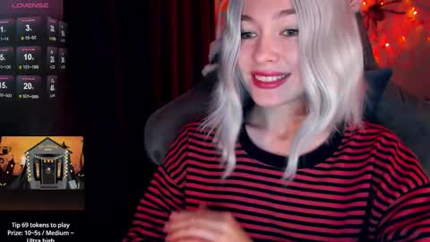 Snapshot of hey_nora_ chatting on November 1, 2025, 12:18 pm Nora online show from November 1, 2025, 12:18 pm