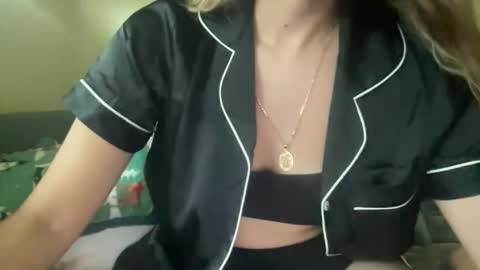 Blue  online show from November 14, 2025, 9:02 pm