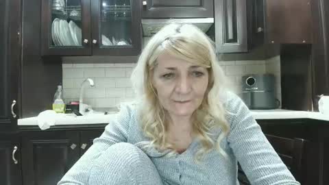 Snapshot of heyheygrey chatting on May 9, 2026, 3:39 pm Heyheygrey online show from May 9, 2026, 3:39 pm