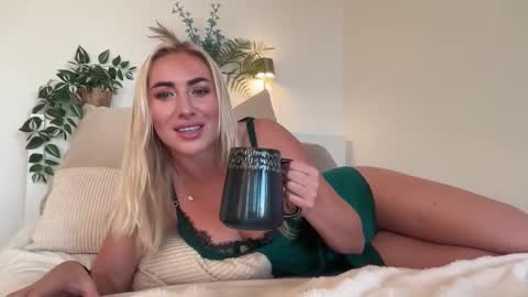 Snapshot of heyskylar chatting on October 2, 2025, 5:36 am Skylar online show from October 2, 2025, 5:36 am