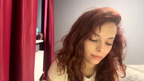 Snapshot of heyvibeee chatting on October 5, 2025, 8:23 am Gina online show from October 5, 2025, 8:23 am