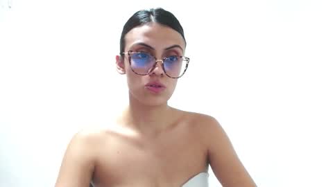 Snapshot of hhayek_eva7 chatting on January 29, 2025, 1:05 am Eva online show from January 29, 2025, 1:05 am