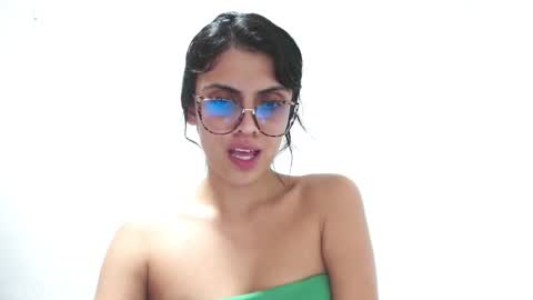 Snapshot of hhayek_eva7 chatting on January 31, 2025, 1:01 am Eva online show from January 31, 2025, 1:01 am