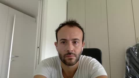 hhombre online show from September 18, 2025, 9:22 am