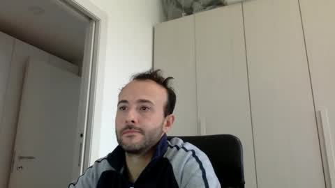 hhombre online show from November 17, 2025, 10:32 am