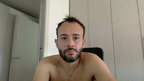 Snapshot of hhombre chatting on June 15, 2026, 7:43 am hhombre online show from June 15, 2026, 7:43 am