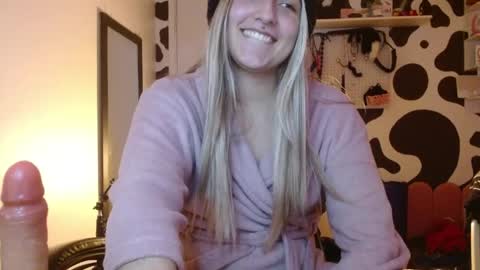 Snapshot of hi_elora chatting on May 21, 2026, 12:39 am Elora online show from May 21, 2026, 12:39 am