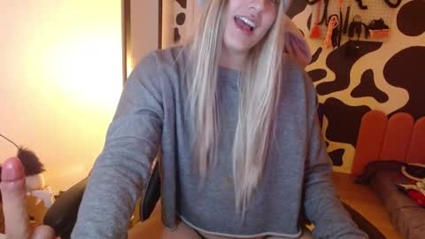 Snapshot of hi_elora chatting on May 26, 2026, 11:45 pm Elora online show from May 26, 2026, 11:45 pm