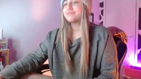 Snapshot of hi_elora chatting on May 28, 2026, 12:08 am Elora online show from May 28, 2026, 12:08 am