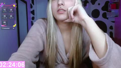 Snapshot of hi_elora chatting on June 3, 2026, 12:35 am Elora online show from June 3, 2026, 12:35 am