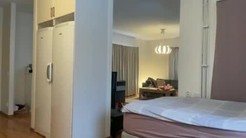 hichemlacoste333 online show from January 8, 2026, 2:08 pm