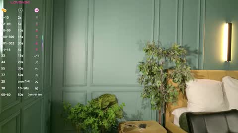 Snapshot of hidden_charm_ chatting on December 18, 2025, 8:53 am My name is Angelina but I like when you call me Angel online show from December 18, 2025, 8:53 am