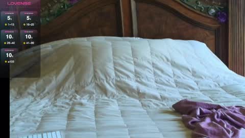 Snapshot of hidden_gold_milf chatting on May 14, 2026, 2:46 pm hidden_gold_milf online show from May 14, 2026, 2:46 pm