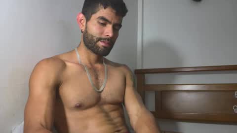 Snapshot of hideonbush051 chatting on May 7, 2026, 1:00 am hideonbush online show from May 7, 2026, 1:00 am