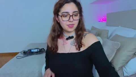 hikari_babe online show from September 19, 2025, 8:42 pm