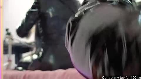 Snapshot of hikiko_doll_ chatting on October 1, 2025, 11:00 pm Call me hikiko or kiko online show from October 1, 2025, 11:00 pm