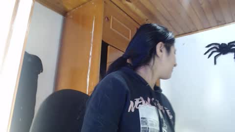 hilaril18 online show from October 24, 2025, 12:08 am