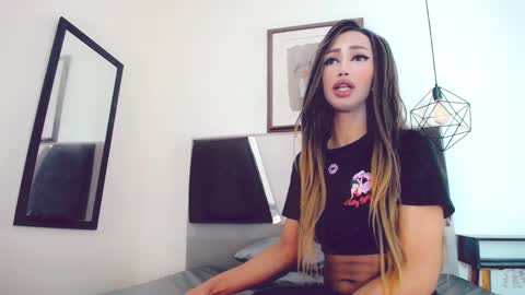 Hilary Avilan online show from January 7, 2025, 7:28 pm