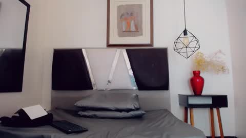 Hilary Avilan online show from February 7, 2025, 7:49 pm