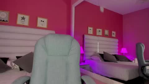 Snapshot of hilary_tailor chatting on September 8, 2025, 3:22 pm hilary_tailor online show from September 8, 2025, 3:22 pm