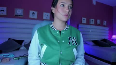 Snapshot of hilary_tailor chatting on September 10, 2025, 11:10 am hilary_tailor online show from September 10, 2025, 11:10 am