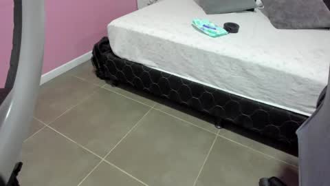 Snapshot of hilary_tailor chatting on September 23, 2025, 11:02 am hilary_tailor online show from September 23, 2025, 11:02 am