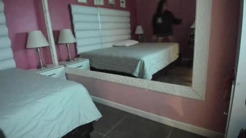 Snapshot of hilary_tailor chatting on September 25, 2025, 10:52 am hilary_tailor online show from September 25, 2025, 10:52 am