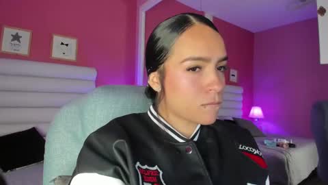 Snapshot of hilary_tailor chatting on September 26, 2025, 11:25 am hilary_tailor online show from September 26, 2025, 11:25 am