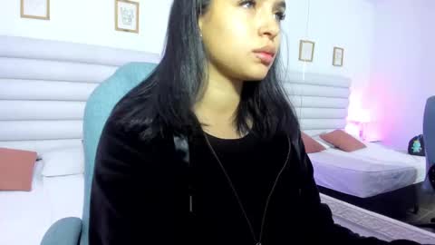 Snapshot of hilary_tailor chatting on September 29, 2025, 11:48 am hilary_tailor online show from September 29, 2025, 11:48 am
