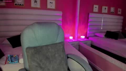 Snapshot of hilary_tailor chatting on October 10, 2025, 11:09 am hilary_tailor online show from October 10, 2025, 11:09 am