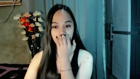 Snapshot of hilarymolly chatting on April 18, 2026, 10:21 pm hilarymolly online show from April 18, 2026, 10:21 pm