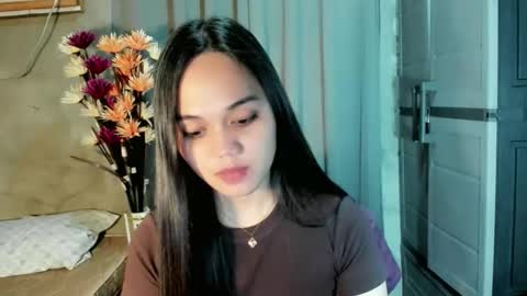 Snapshot of hilarymolly chatting on April 30, 2026, 8:57 pm hilarymolly online show from April 30, 2026, 8:57 pm