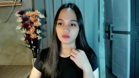 Snapshot of hilarymolly chatting on May 1, 2026, 5:50 pm hilarymolly online show from May 1, 2026, 5:50 pm