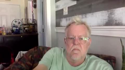 Snapshot of hillcountrydads chatting on May 10, 2026, 4:01 pm TwoDaddies online show from May 10, 2026, 4:01 pm