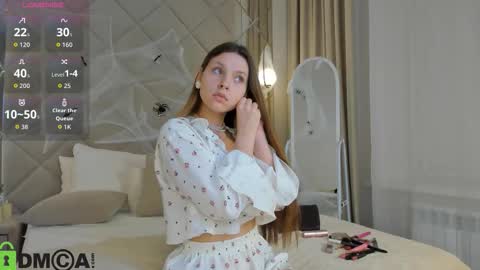 hina smilth online show from October 30, 2025, 11:33 am