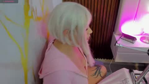 hinata_dolly online show from September 24, 2025, 8:39 am