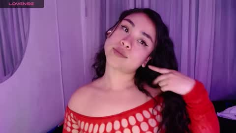 hinata lee online show from November 19, 2025, 9:48 pm