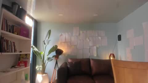 Hinnata online show from November 22, 2025, 6:07 pm